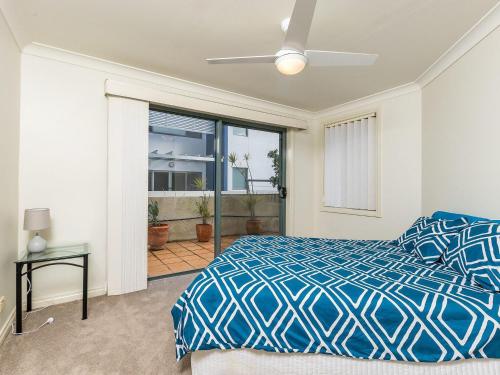 Peninsula Waters 3 Beautiful Air Conditioned Unit with Pool Lift and WI-FI