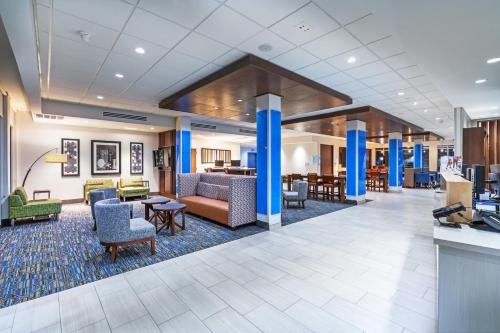 Holiday Inn Express & Suites - Parsons, an IHG Hotel