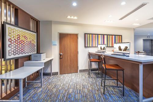 Holiday Inn Express & Suites - Parsons, an IHG Hotel