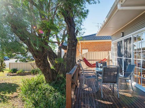 Faciliteiten, The Croft Cosy Beach House with Aircon and only 270m to the Beach in Fingal Bay