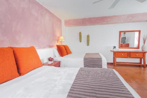 Racquet Cuernavaca Room Type - Double Room with Two Double Beds