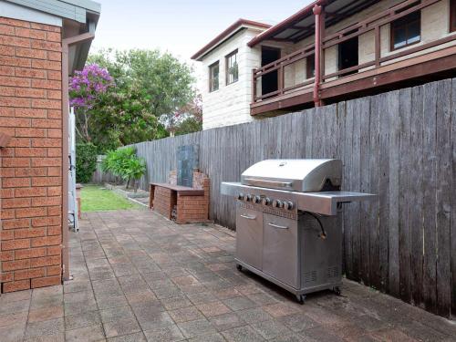 Willows At The Bay Large House with Aircon WI-FI and Boat Parking in Shoal Bay