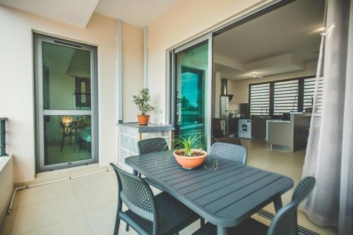 Appartement YLANG YLANG a L Ermitage les bains - proche de la mer pour 4 personnes