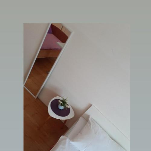 Studio Apartment image 6