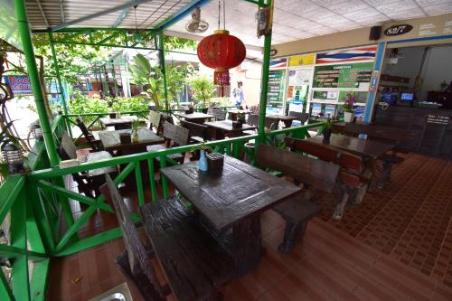 Restaurant, Mukda Guesthouse in Trat