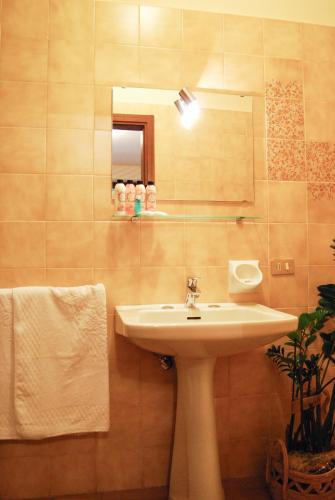 Bathroom, Villa Santa Maria dell'Arco - Centro Oreb in Cazzago San Martino