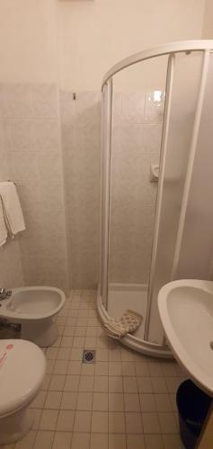 Quadruple Room with Balcony image 8