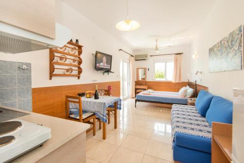 2 double beds, 2 twin beds, 1 sofa bed