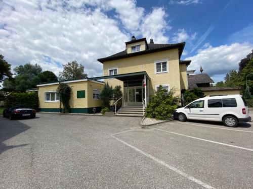  Stadtvilla Auerhahn, Pension in Vöcklabruck bei Neukirchen an der Vöckla