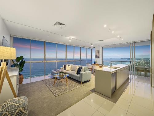 Air On Broadbeach - Tap to explore photos