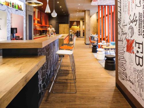 ibis Versailles Château - image 14