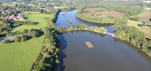 Lakehouse Escape gîte à louer Beaudesert Castle