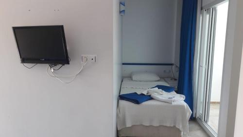 Rota Hotel Room Type - Triple Room with Shower