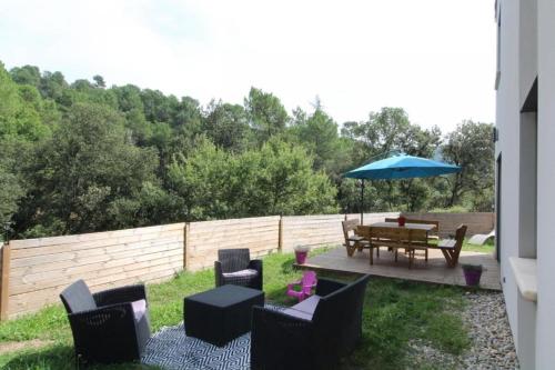 Logement, rez-de-jardin d’une maison, orée du bois gîte à louer Lalevade-d'Ardèche