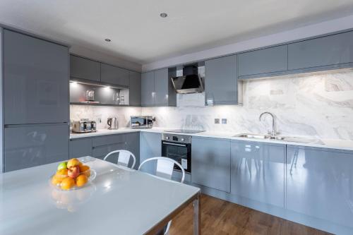 Stunning 2 Bed Merchant City Apartment with Residents Parking (Bell 2), Glasgow (photo 4)