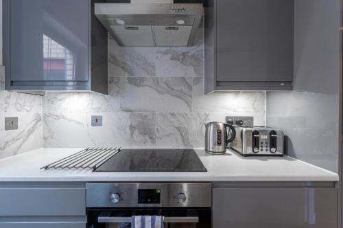 Stunning 1 Bed Merchant City Apartment with Parking, Glasgow (photo 5)