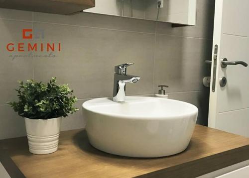 Gemini Apartment 3 - modern apartment with city view