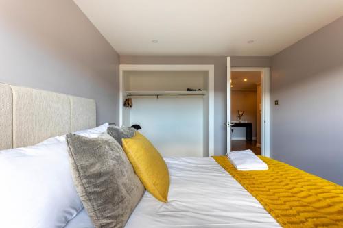 Stunning 1 Bed Merchant City Apartment with Parking, Glasgow (photo 4)