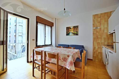 Two-Bedroom Apartment image 6
