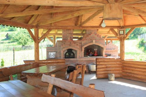Iekārtas, Pensiunea Paradiso in Čelau