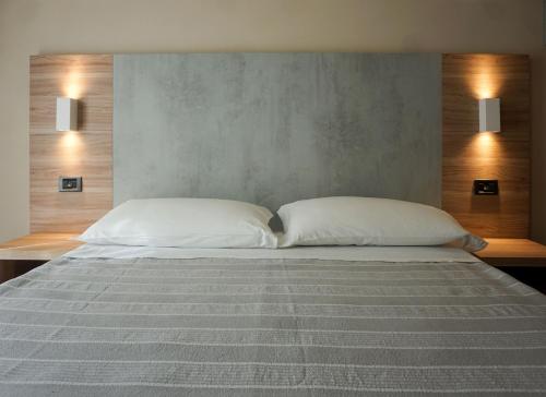 Double or Twin Room with Balcony room in Hotel Londra