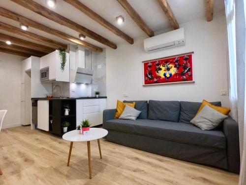2 twin beds, 1 sofa bed