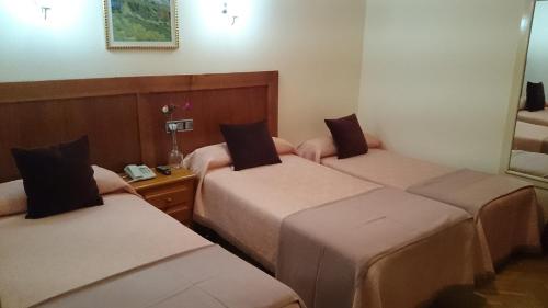 Double Room with Extra Bed image 6