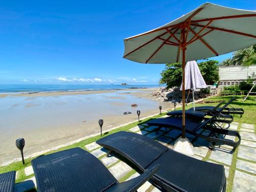 Escape Condominiums Beachfront Suites - Mae Phim thumbnail 5