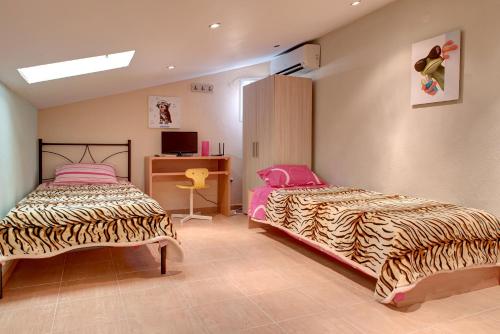 Achilleas Apartments