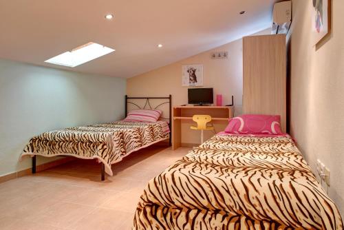 Achilleas Apartments