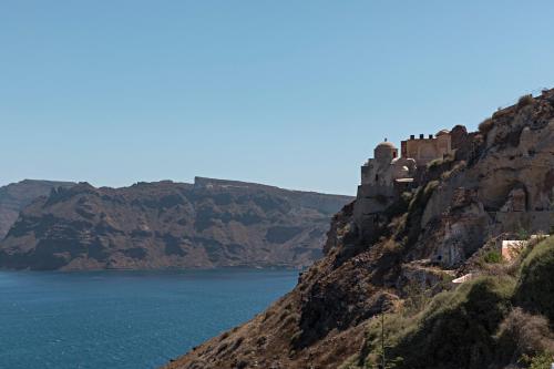 Helianthus Suites- Caldera Caves - image 2