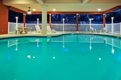 Bassein, Country Inn & Suites by Radisson, Tallahassee-University Area, FL near Meridian Road