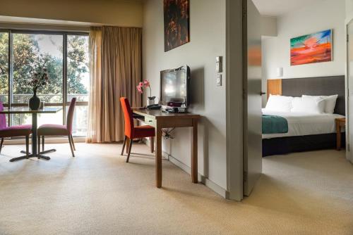 Ocean Breeze Hotel - image 5