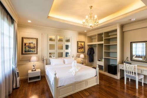 room detail thumbnail 0