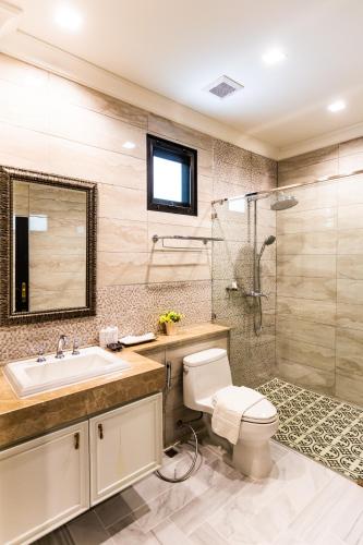 room detail thumbnail 2