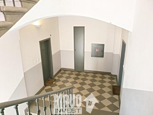 One-Bedroom Apartment image 5