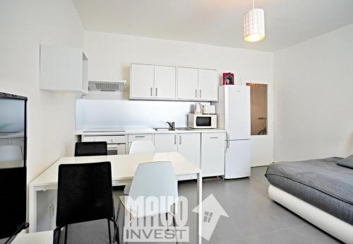 One-Bedroom Apartment image 4