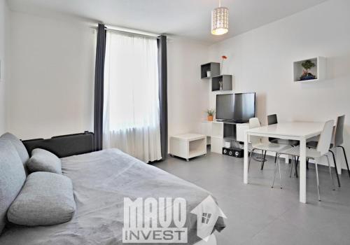 One-Bedroom Apartment image 2