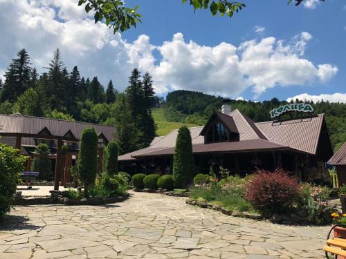 Smerekovyi Dvir in Zhdenijevo