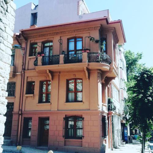 No 1 House By Valence - image 9