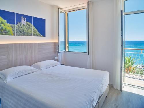 Double or Twin Room with Balcony and Sea View