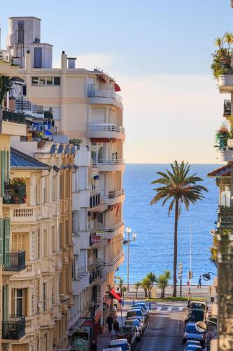 LE CLIO CARRÉ D'OR BEACH APARTMENT, Nice