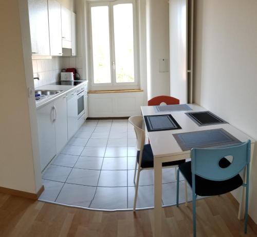 HSH Weber - 2 Bedroom Suite Apartment with Office, Salon and Kitchen in Bern by HSH Hotel Serviced Home