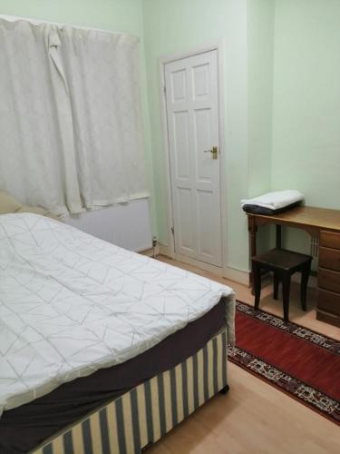 Single Room Available For Guest In A Friendly House, Barking, Essex