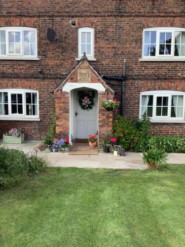 Birtles Farm Bed and Breakfast - Accommodation - Knutsford