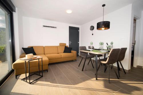 SUNSET APARTMENTS RABAC in 拉巴茨