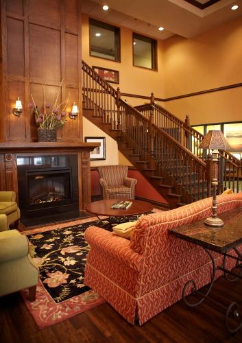 共用Lounge/電視區, 大急流城東麗怡酒店 (Country Inn & Suites by Radisson, Grand Rapids East, MI) in 大激流城 (MI)