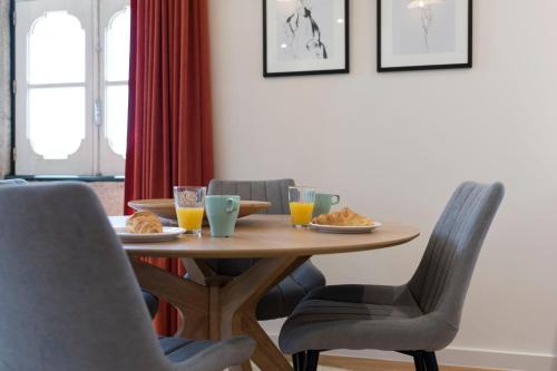 LovelyStay - Central Riverside Flat with Great Views - image 8