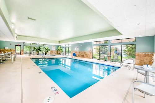 Úszómedence, Holiday Inn Express - Delafield By IHG in Delafield