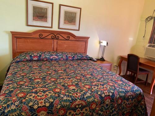 Economy inn in Bay City, USA